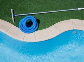 navarre pool cleaning service